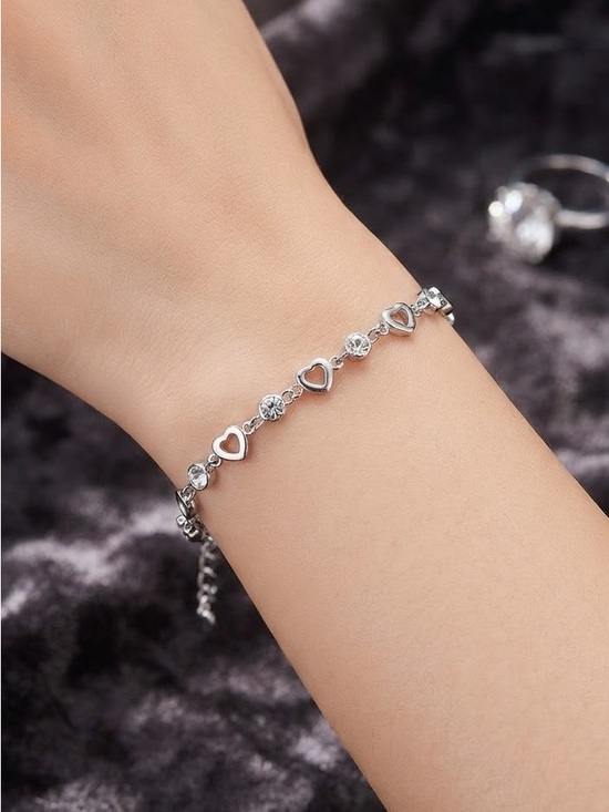 Jewelry - Women’s Silver Heart Link Bracelet